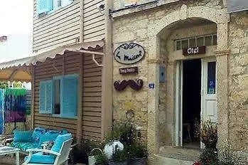 Hotel The White