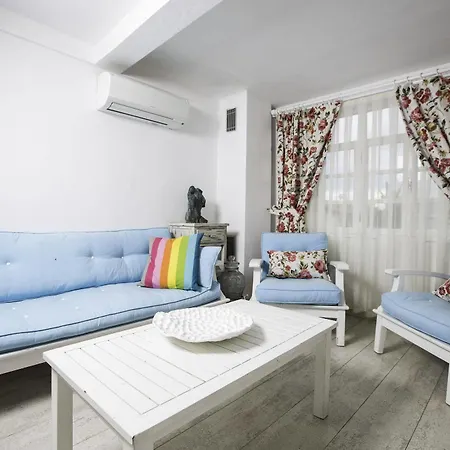 Hotel The White 2*