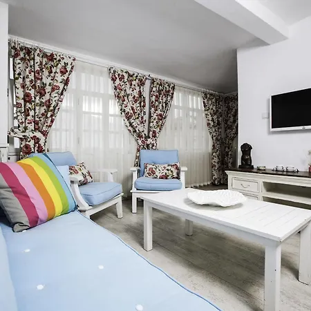 Hotel The White